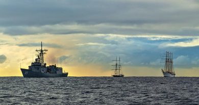 HMAS Melbourne leads STS Young Endeavour and Chilean Navy tall ship, Buque Escuela Esmeralda into Sydney Harbour. Photo by Leading Seaman Jarrod Mulvihill.