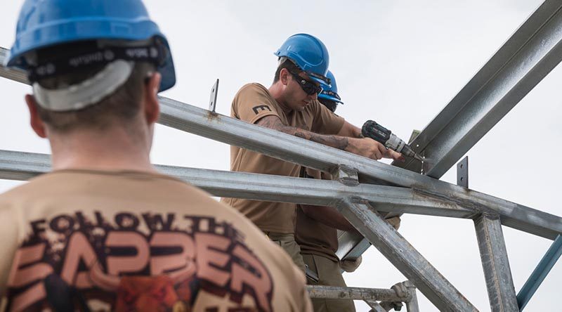 Australian Army carpenter Sapper David Mikic from 1st Combat Engineer Regiment fixes purlins to steel frames at Metinaro Military Base, Timor-Leste, during Exercise Hari'i Hamutuk 2016. Photo by Corporal Nunu Campos.