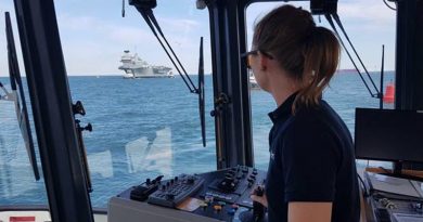 Australian tugmaster trainee Alicia Pollock at the helm of a Portsmouth, UK, tug, with HMS Queen Elizabeth inward bound. Photo by Rob Hinton @TugmasterRob