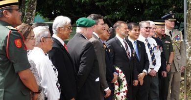 Participants in the official Service of Commemoration for those who fought and died in two undeclared wars fought on the Malay Peninsula and in northern Borneo in the 1960s – the Malayan Emergency and the Indonesian Confrontation with Malaysia – at The Heroes’ Cemetery in Kuching, Sarawak. Photos by Major (ret’d) Paul Rosenzweig.