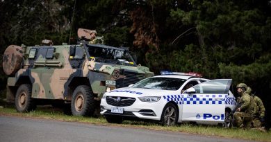 Australian soldiers provide support to the Victoria Police during a training scenario on Exercise Austral Shield 2019. Photo by Corporal Jessica de Rouw.