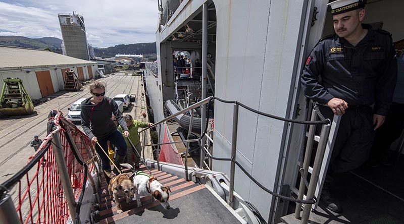 Department of Conservation staff and dogs embark onto HMNZS Canterbury, headed for Subantarctic islands. RNZDF photo.