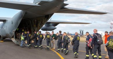 A RAAF C-130J Hercules loads South Australian fire fighting deploying to northern New South Wales. Photo by Corporal Bill Solomou.