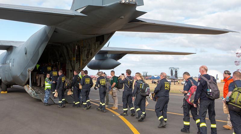 A RAAF C-130J Hercules loads South Australian fire fighting deploying to northern New South Wales. Photo by Corporal Bill Solomou.