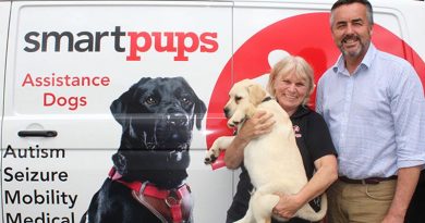 Founder and director of training with Smart Pups Patricia McAlister with Minister for Veterans and Defence Personnel Darren Chester. Supplied.