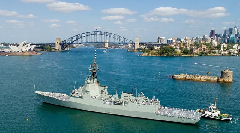 HMAS Brisbane sails towards Garden Island, Sydney, after a five-month deployment to the United States of America. Photo by Petty Officer Justin Brown.