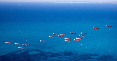 PC-9/A and PC-21s from Number 257 Advanced Pilots Training Course of No.2 Flying Training School conduct a flyover of the Perth metropolitan region in Thunderbird formation before their graduation. Photo by Petty Officer James Whittle.