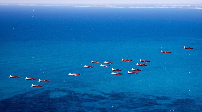 PC-9/A and PC-21s from Number 257 Advanced Pilots Training Course of No.2 Flying Training School conduct a flyover of the Perth metropolitan region in Thunderbird formation before their graduation. Photo by Petty Officer James Whittle.