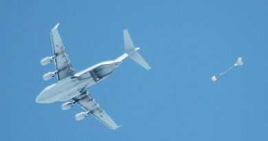 A Royal Australian Air Force C-17A Globemaster airdrops a Joint Precision Aerial Delivery System (JPADS) load near Casey Station in Antarctica for Operation Southern Discovery.