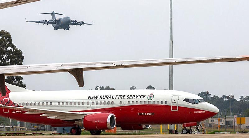 A Royal Australian Air Force C-17A Globemaster approaches RAAF Base Richmond carrying fire retardant donated by the United States to assist with fighting bushfires. RAAF photo.