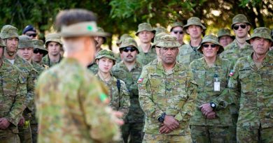 Brigadier Damian Cantwell, Commander of the 9th Brigade, Australian Army, briefs reservists from the 10th/27th Battalion, Royal South Australia Regiment, before they deploy to Kangaroo Island, SA, during Operation Bushfire Assist. Photo by Corporal Tristan Kennedy.