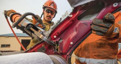 Private Andrew Cuttler, of the 5th/6th Royal Victorian Regiment, helps a State Emergency Service volunteer use the 'jaws of life' during training at the Bright SES depot. Photo by Corporal Sebastian Beurich.