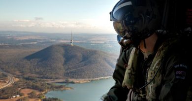 Royal New Zealand Air Force loadmaster Corporal Tom Hanson over Canberra during a 7RAR transportation task to Brindabella Mountain, west of of the capital. Photo by Signalman Robert Whitmore.