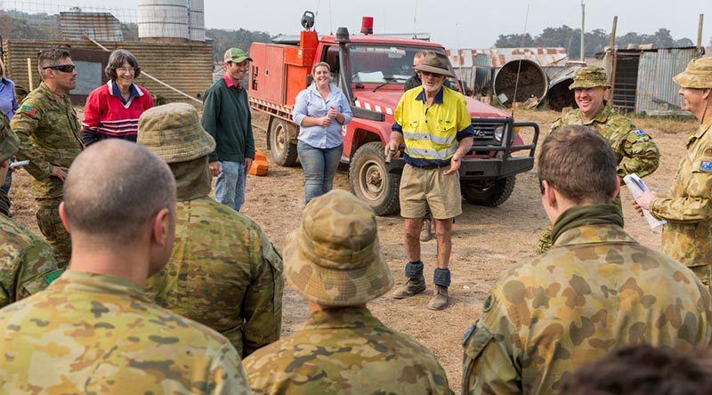 NSW Rural Fire Service Deputy Captain Bobby Boate briefs members of the Australian Army Reserve before their next support task in Jerangle, NSW. Photo by Lance Corporal Brodie Cross.