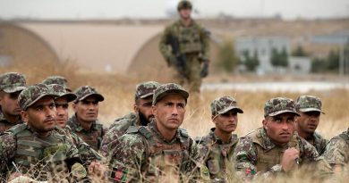 An Australian Army Guardian Angel provides security while officer cadets at the Afghan National Army Officer Academy (ANAOA) undertake instruction at Qargha, Afghanistan. Photo by Leading Seaman Craig Walton.