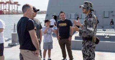 Able Seaman Electronics Technician Liam Walker talks about HMAS Hobart's 5-inch gun with attendees of the HMAS Hobart Open Day during a port visit in Melbourne, Victoria. Photo by Able Seaman Jarrod Mulvihill.