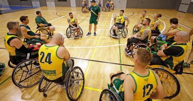 Australian Invictus Games Wheelchair sports coach Navy Warrant Officer Andrew Bertoncin speaks with the Wheelchair Basketball team during a training session in Townsville. Photo by Leading Seaman Jason Tufrey.