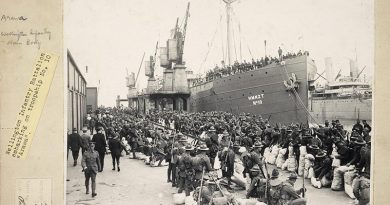 The Wellington Infantry Battalion preparing to board a troopship in October 1914. Few survived Gallipoli unscathed. By late September 1915 the battalion had experienced an attrition rate of more than 170 per cent. Alexander Turnbull Library, PA1-f-022-6-1