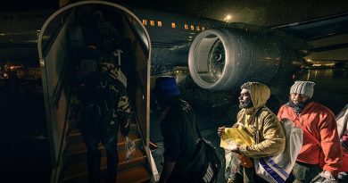 Seasonal workers from Vanuatu board a Royal New Zealand Air Force Boeing 757 at Christchurch. NZDF photo.