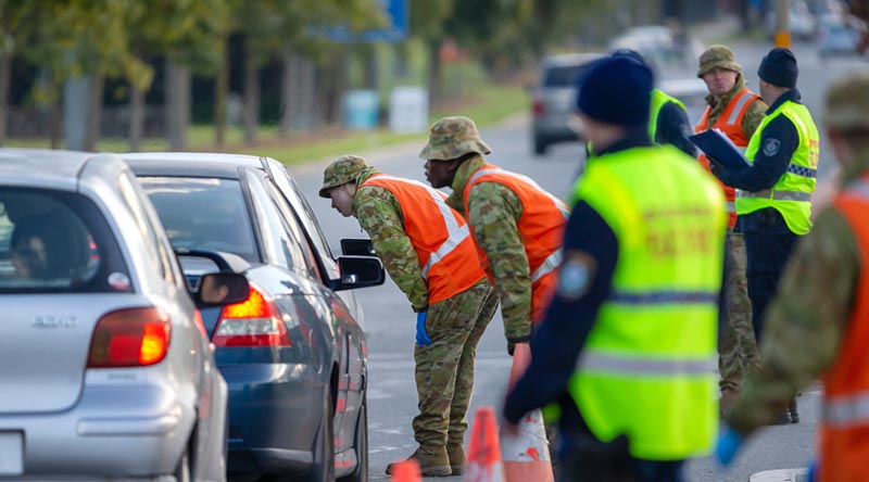 Australian Army soldiers assist New South Wales Police officers at a border control point in Albury, during Operation COVID-19 Assist. Photo by Corporal David Cotton.