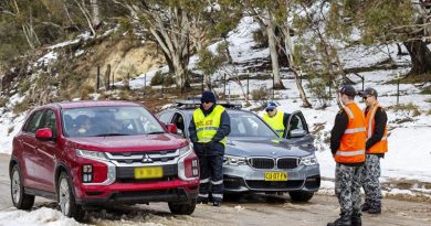 Navy personnel help members of the NSW Police Force on the NSW-Victoria border as part of Operation COVID-19 Assist. Photo by Petty Officer Jake Badior.