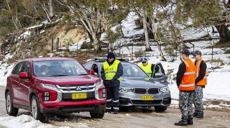 Navy personnel help members of the NSW Police Force on the NSW-Victoria border as part of Operation COVID-19 Assist. Photo by Petty Officer Jake Badior.