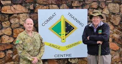 Major Simon Sullivan and Brigadier (read) 'Warry' Mansford at Jungle Training Wing, Tully. Photo and story by Sergeant Dave Morley.