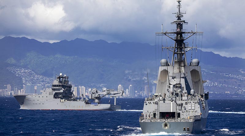 HMAS Hobart conducts officer-of-the-watch manoeuvres with HMNZS Manawanui off the coast of Oahu, Hawaii, before RIMPAC20. Photo by Leading Seaman Christopher Szumlanski.