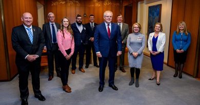 Prime Minister Scott Morrison (centre) with veterans and representatives of Soldier On and IBM. 