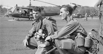 Army PR photographer Sergeant Bill Errington and PR officer Lieutenant David Brown prepare for airlift into Phuoc Tuy Province, 1968. AWM file number THU/68/0410/VN – supplied by author.