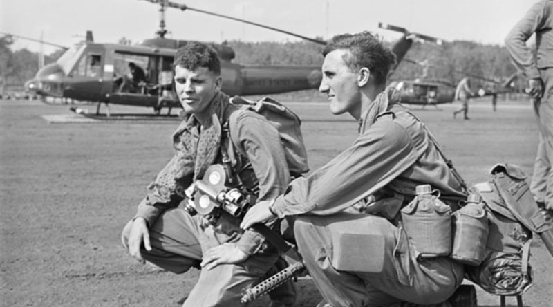 Army PR photographer Sergeant Bill Errington and PR officer Lieutenant David Brown prepare for airlift into Phuoc Tuy Province, 1968. AWM file number THU/68/0410/VN – supplied by author.
