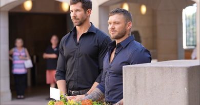 Former commandos Heston Russell and Scott Evenett prepare to lay a wreath at the Australian War Memorial. Screen grab from supplied video.