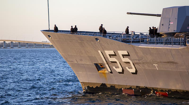 HMAS Ballarat in Cockburn Sound upon returning to Fleet Base West, Western Australia, following a successful Indian Ocean Deployment. Photo by Petty Officer Yuri Ramsey.