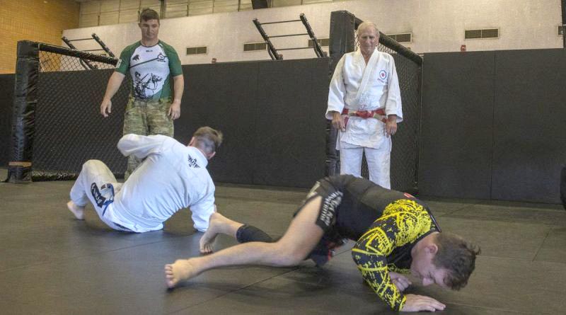 Major John Whipp, back right, supervises close combat drills with soldiers from the 7th Combat Brigade during his visit to the Gallipoli Barracks Combatives Centre, Brisbane. Photo by Corporal Nicole Dorrett.