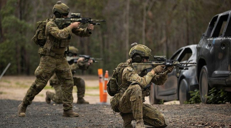 Lieutenants and sergeants from the 8th/9th Battalion, Royal Australian Regiment, conduct close-combat shooting during Exercise First Shot. Photo byCorporal Nicole. Dorrett