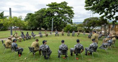 Navy Indigenous Development Program recruits take part in a yarning circle with soldiers from the 10th Force Support Battalion during a visit to Ross Island Barracks in Queensland. Photo by Corporal Brodie Cross.