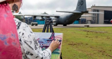 Mellissa Read-Devine, of the Ferry Artists Gallery, paints a RAAF C-130J on canvas with acrylic during the RAAF Base Richmond Artists’ Day. Photo by Corporal Dan Pinhorn.