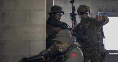 Corporal James Milne from the 8th/9th Battalion, Royal Australian Regiment, right, with Republic of Fiji Military Forces’ Private Seruwaia Kovakova, front, and Lance Corporal Apimeleki Nabati during urban training. Photo by Corporal Nicole Dorrett.