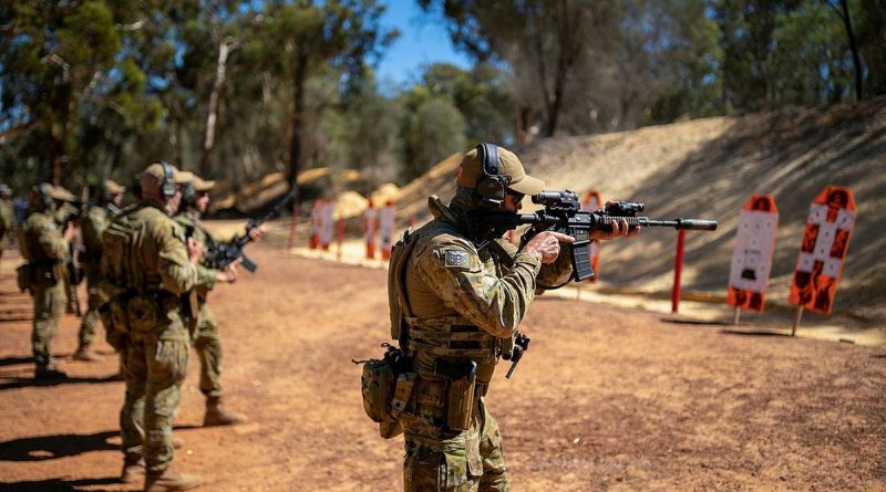 Officers and soldiers from 11/28th Battalion, Royal Western Australia Regiment and Clearance Divers from Australian Clearance Diving Team - Four fire at targets as part of an enhanced combat shooting exercise. Story by Officers and soldiers from 11/28th Battalion, Royal Western Australia Regiment and Clearance Divers from Australian Clearance Diving Team - Four fire at targets as part of an enhanced combat shooting exercise. Story by Captain Sandra Seman-Bourke. Photo: Leading Seaman Ronnie Baltoft.