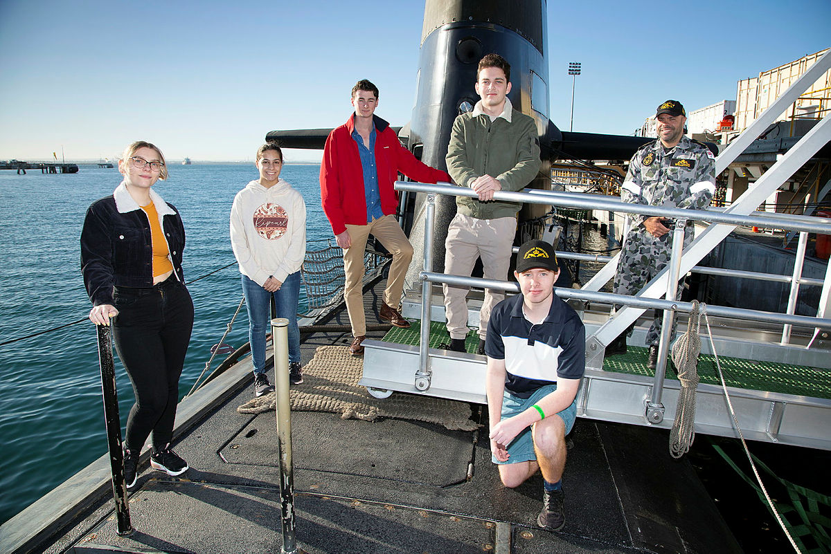 Recruits tour naval base in WA CONTACT magazine