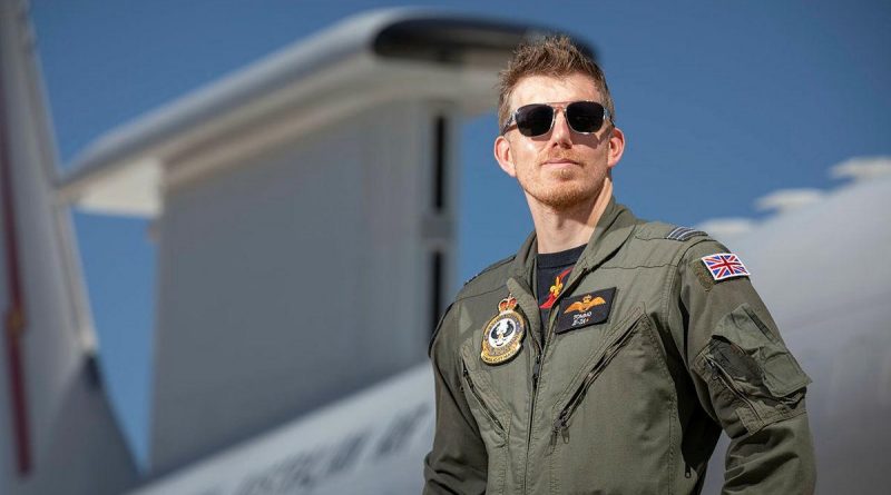 RAF Flight Lieutenant Chris Tomlinson, RAF exchange, E-7A Aircraft Captain with No. 2 Squadron during Exercise Arnhem Thunder. Story by Flight Lieutenant Robert Cochran. Photo by Leading Aircraftman Stewart Gould.