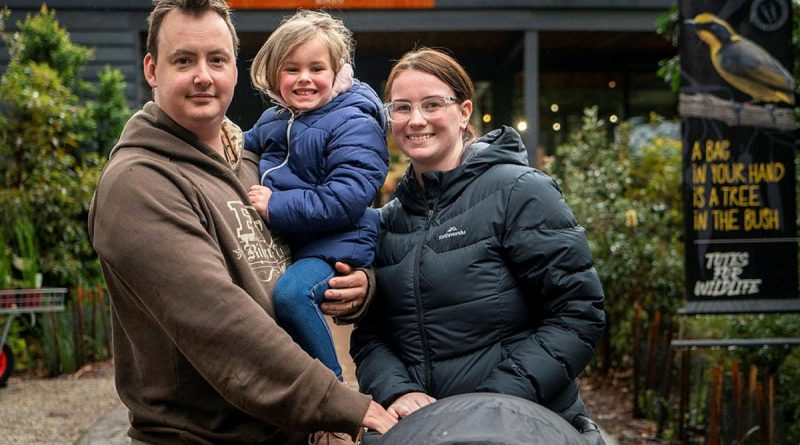 Sergeant Nathan Jeffrey, from Simpson Barracks, with his wife Stephanie and daughter Abigail at the Defence Community Organisation families event at Healesville Sanctuary, Victoria. Story by Graham Broadhead. Photo by Petty Officer James Whittle.