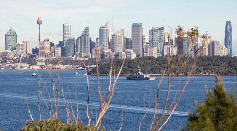 HMAS Parramatta sails through Sydney Harbour to her homeport at Fleet Base East after being on deployment. Story by Lieutenant Sarah Rohweder. Photo by Able Seaman Benjamin Ricketts.