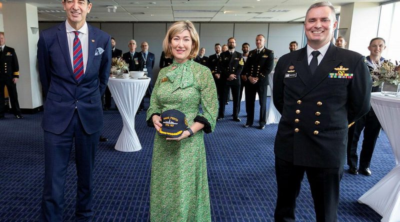 Lord Mayor of Perth Basil Zempilas, left, City of Perth CEO Michelle Reynolds and Commanding Officer HMAS Perth Commander Anthony Nagle at Council House in Perth. Story by Harriet Pointon Mather. Photo by Leading Seaman Ronnie Baltoft.