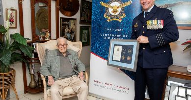 Senior ADF Officer RAAF Base Amberley Group Captain Iain Carty presents Air Force veteran Kevin Statham with an Air Force 2021 commemorative memento. Story by Evita Ryan. Photo by Leading Aircraftwoman Emma Schwenke.