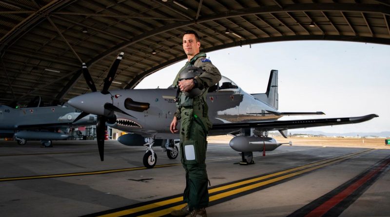 Australian Army pilot Captain David Fileman, of No. 4 Squadron, with a PC-21 aircraft during TS21 at RAAF Base Townsville. Story by Flight Lieutenant Chloe Stevenson. Photo by Leading Aircraftwoman Emma Schwenke.