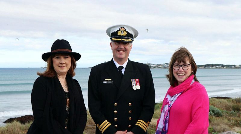 Commanding Officer Navy Headquarters – South Australia Commander Alastair Cooper with the granddaughters of Thomas Todd, Debra Filippona, left, and Michelle Bitmead at the memorial service. Story by Leading Seaman Jonathan Rendell.