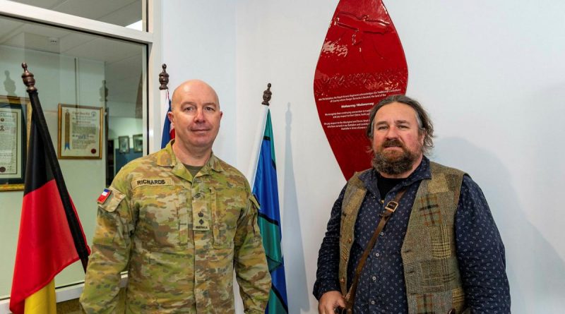 Commander of the 8th/7th Battalion, Royal Victoria Regiment, Lieutenant Colonel Shaun Richards shows Wathaurong man Barry Gilson the Wathaurong Glass shield at the battalion’s headquarters. Story by Captain Kristen Daisy Cleland. Photo by Private Michael Currie.