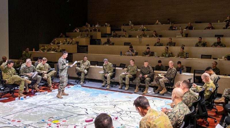 United States Marine Corps Lieutenant Colonel Amy Roznowski briefs ADF and US Marines commanders to prepare for Exercise Koolendong at Robertson Barracks, Northern Territory. Story by Captain Carla Armenti. Photo by Corporal Rodrigo Villablanca.