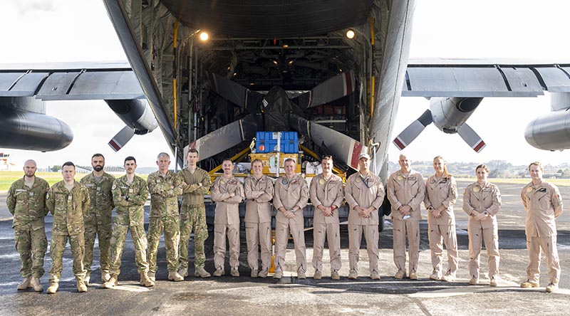 The first of 250 New Zealand Defence Force personnel to deploy to the Middle East to join evacuation efforts from Kabul pose for a photo before departing RNZAF Base Auckland. NZDF photo.